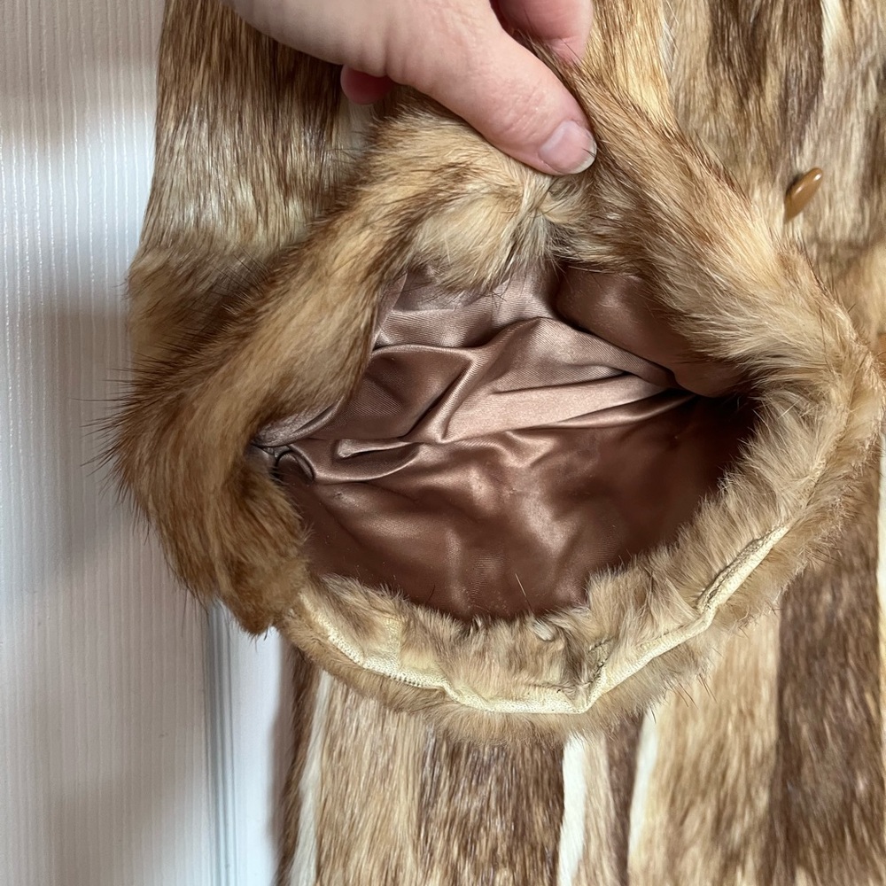 Luxurious Fur Coat with Double-Breasted Design - Picture 13 of 16